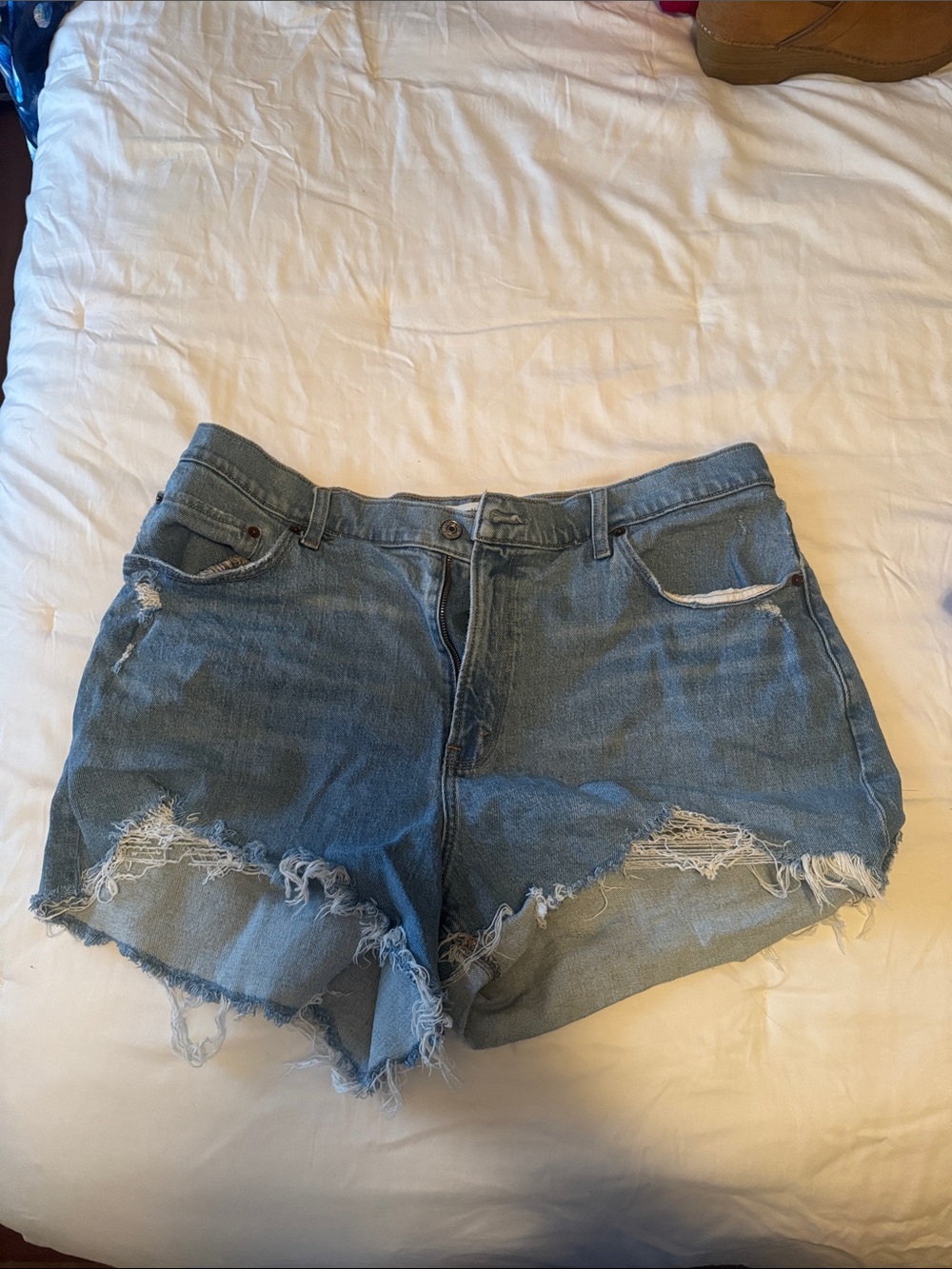 Abercrombie & Fitch Curve Love 4” Mom Short (high rise)